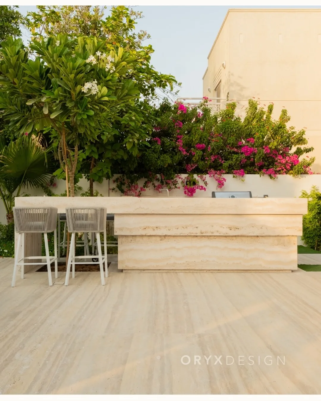 The Meadows villa garden by Oryx Design, photo 4